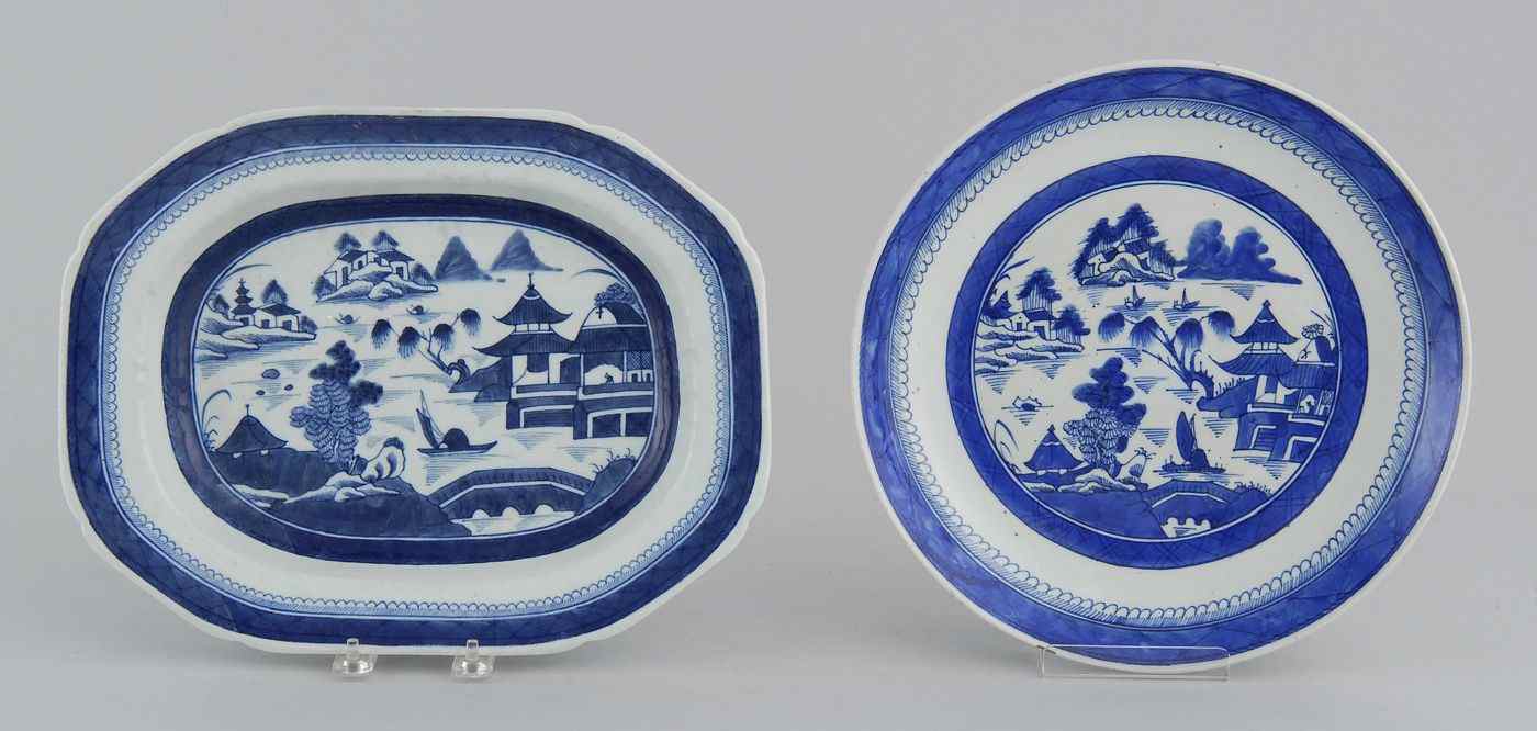 Appraisal: CHINESE EXPORT BLUE AND WHITE CANTON PORCELAIN SERVING PLATTER th