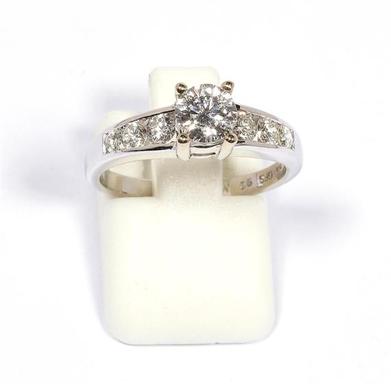 Appraisal: DIAMOND RING White gold Attractive solitaire model set with a