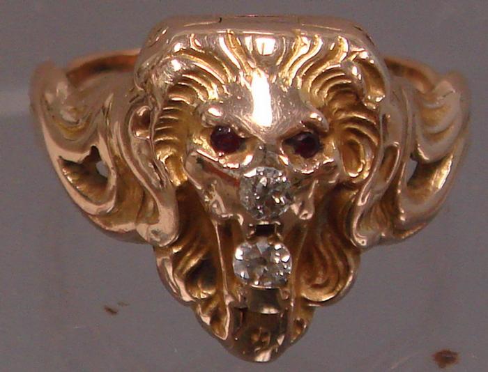 Appraisal: K yg Lion's Head ring Ruby eyes diamond nose and