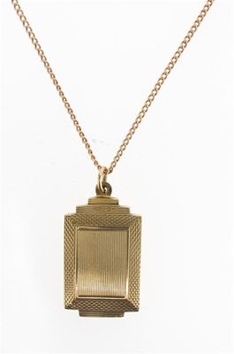 Appraisal: A ct gold locket pendant with engine turned decoration On