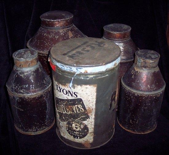 Appraisal: A tin for Lyons Bullseyes and four other tin tea