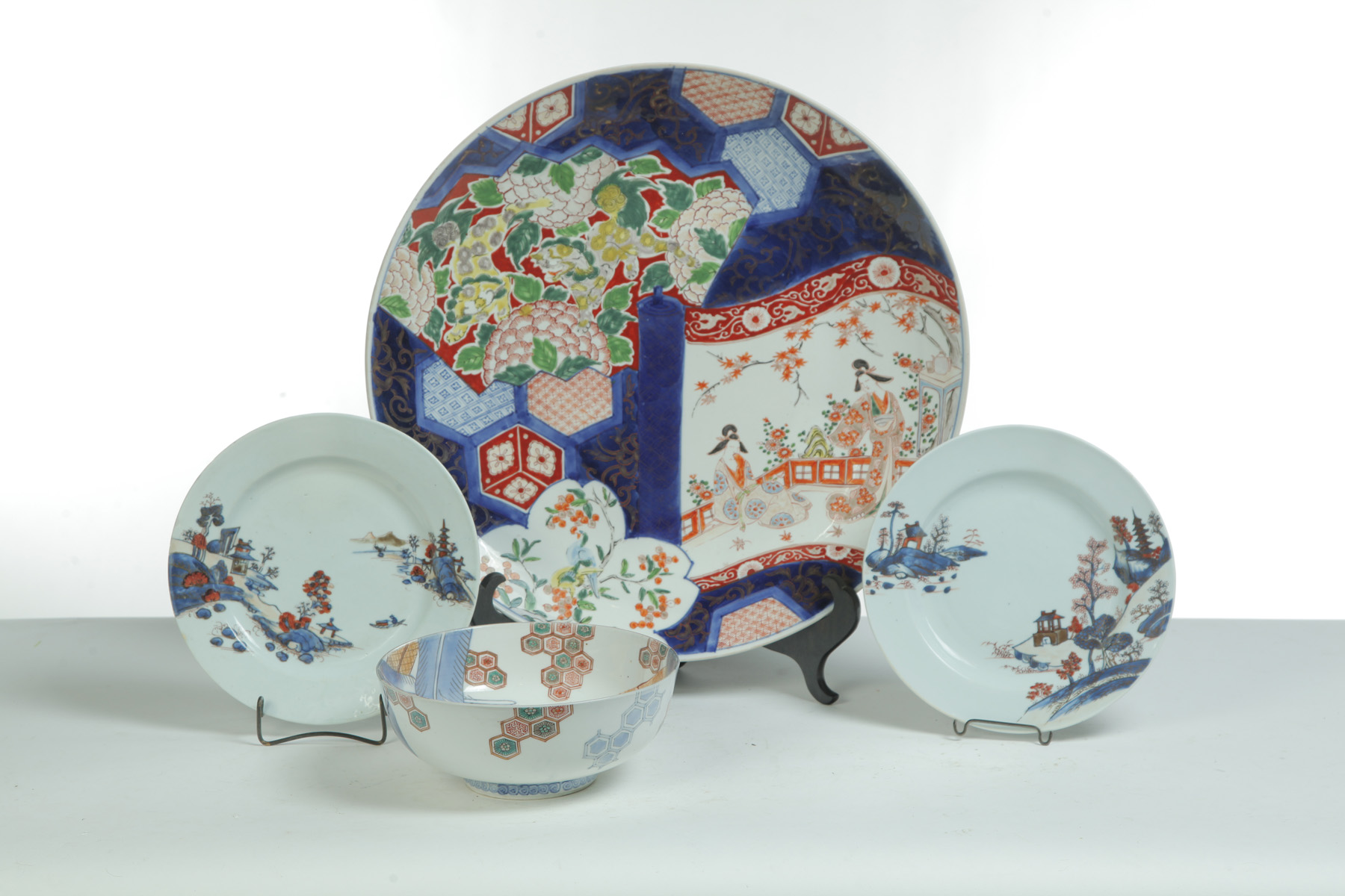 Appraisal: FOUR PIECES OF ORIENTAL PORCELAIN Asian ca Imari charger dia