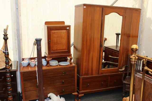 Appraisal: AN EARLY TH CENTURY MAHOGANY THREE PIECE BEDROOM SUITE consisting