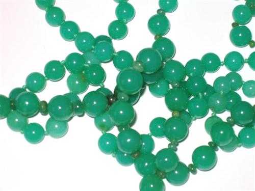 Appraisal: CHRYSOPRASE SAUTOIR ca Fastener and decorative beads yellow and white