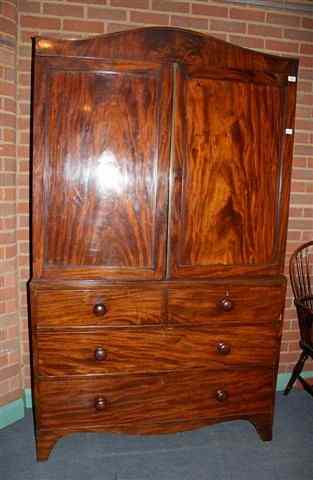 Appraisal: AN EARLY TH CENTURY MAHOGANY LINEN PRESS with arched pediment