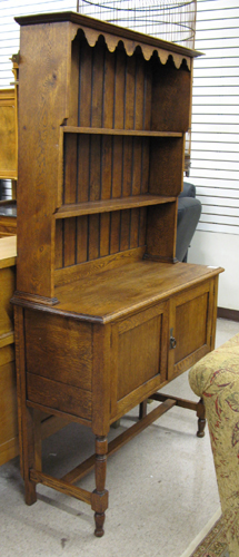 Appraisal: AN OAK HUTCH IN TWO SECTIONS English c The top