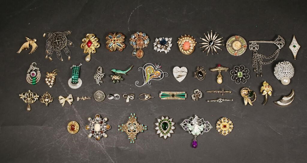 Appraisal: Collection of costume jewelry brooches featuring designers Ciner Cadoro and