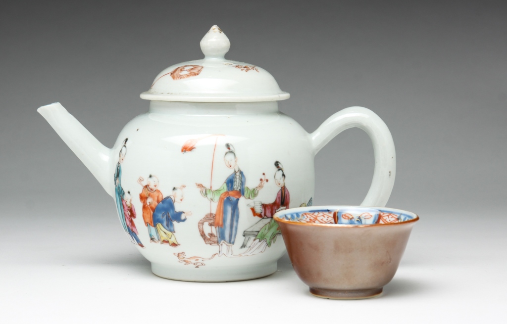 Appraisal: CHINESE EXPORT TEAPOT AND CUP First half th century Individual