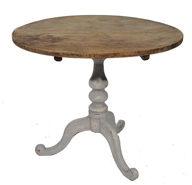 Appraisal: A TH CENTURY PINE SCRUBBED OVAL TILT TOP TRIPOD TABLE