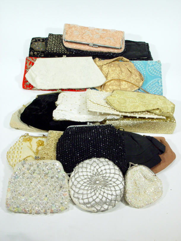 Appraisal: Extensive collection of Edwardian and later clutch bags some beaded