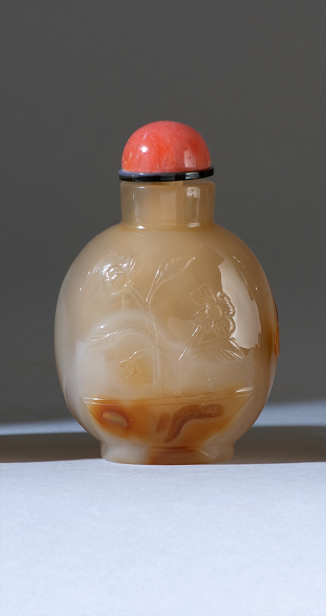 Appraisal: CHALCEDONY AGATE SNUFF BOTTLE th CenturyIn ovoid form carved with