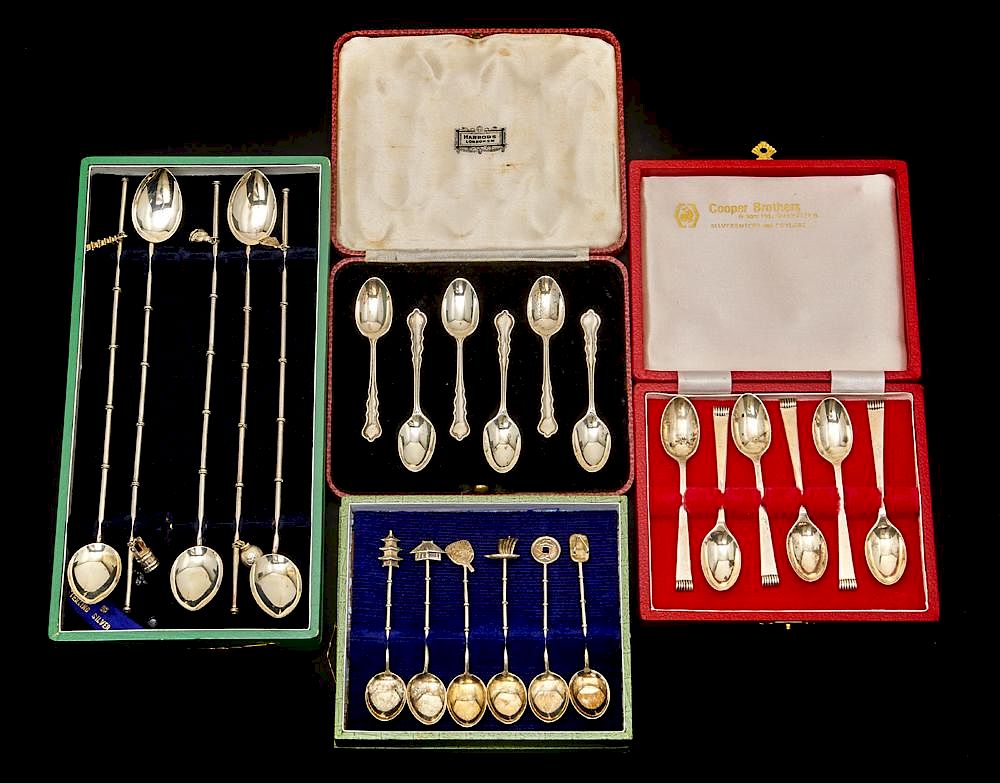 Appraisal: Sterling spoon sets in cases Sterling spoon sets in cases