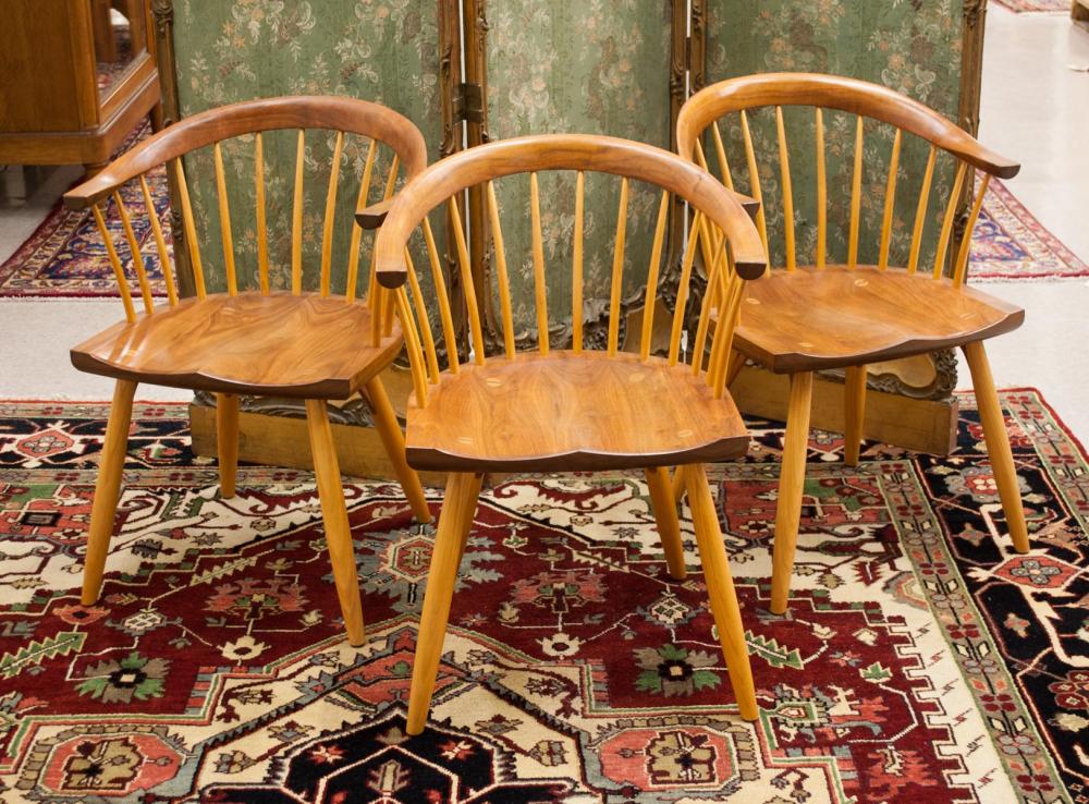 Appraisal: A SET OF THREE THOMAS MOSER 'NEWPORT' ARMCHAIRS Thomas Moser