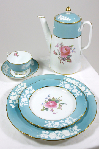 Appraisal: COPELAND SPODE OLD COLONY ROSE DINNER SET piece service for