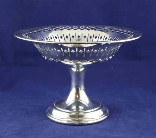 Appraisal: A George V silver pedestal fruit bowl with pierced bowl