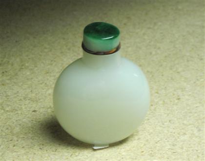 Appraisal: Chinese glass jade snuff bottlelate qing dynasty