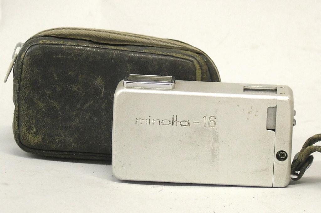 Appraisal: Minolta- model camera no with carrying case