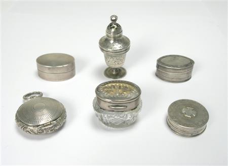 Appraisal: A small George III Vinaigrette and others by Thomas Willmore