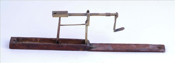 Appraisal: A set of travelling brass guinea scales in a wooden