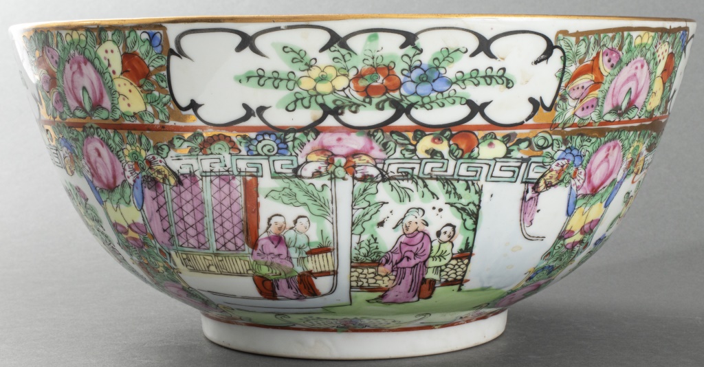 Appraisal: CHINESE EXPORT ROSE MEDALLION PORCELAIN BOWL Chinese Export rose medallion