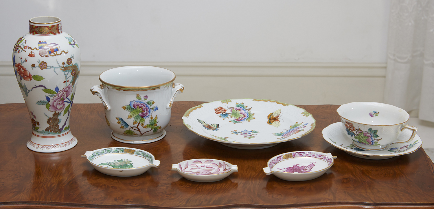 Appraisal: A QUANTITY OF HEREND PORCELAIN Comprising a cache pot dish