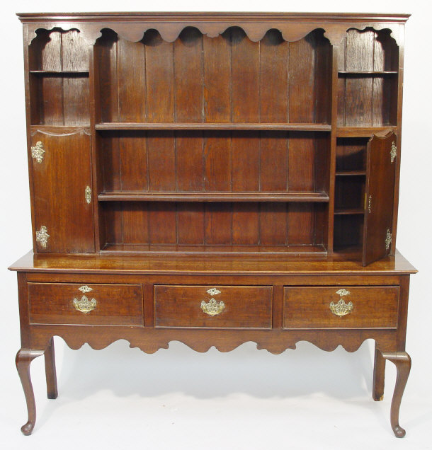 Appraisal: Reproduction oak welsh dresser with wavy apron above open plate