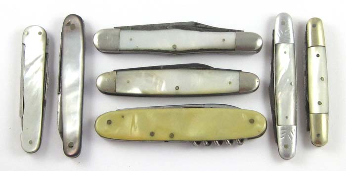 Appraisal: SEVEN COLLECTABLE PEARL HANDLE POCKET KNIVES Remington model R pen