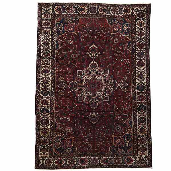 Appraisal: Bahktiari Rug Iranian a wool Bahktiari rug with medallion pattern