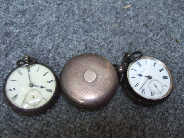 Appraisal: A gentleman's silver cased openfaced pocket watch the gilt fusee