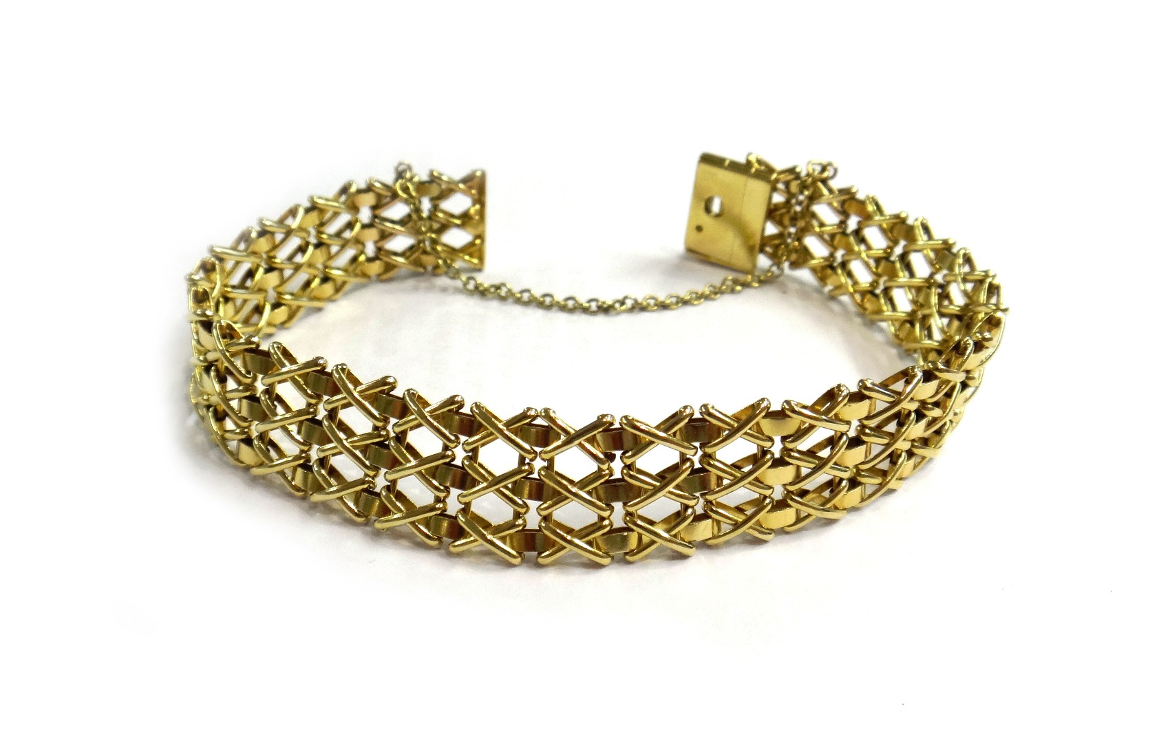 Appraisal: A ct gold oval and 'X' shaped link bracelet on