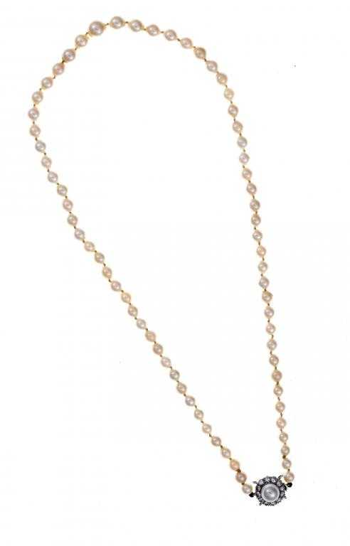 Appraisal: A CULTURED PEARL NECKLACE the cultured pearls graduated from -