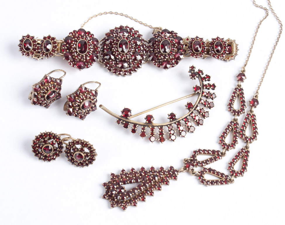 Appraisal: Vintage gilt silver and garnet parure including bracelet in L