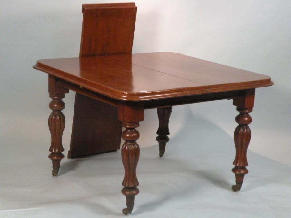 Appraisal: A Victorian mahogany extending dining table with one loose leaf