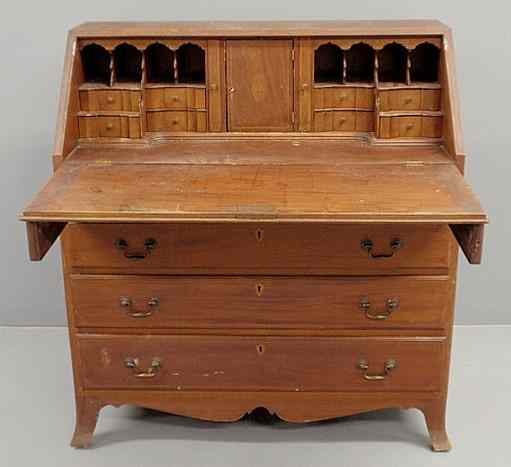 Appraisal: Hepplewhite style mahogany slant-lid desk with eagle inlays and a