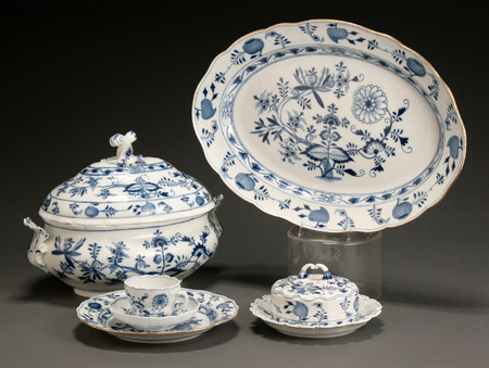 Appraisal: Meissen 'Blue Onion' Assembled Dinner Service Late th-Early th Century