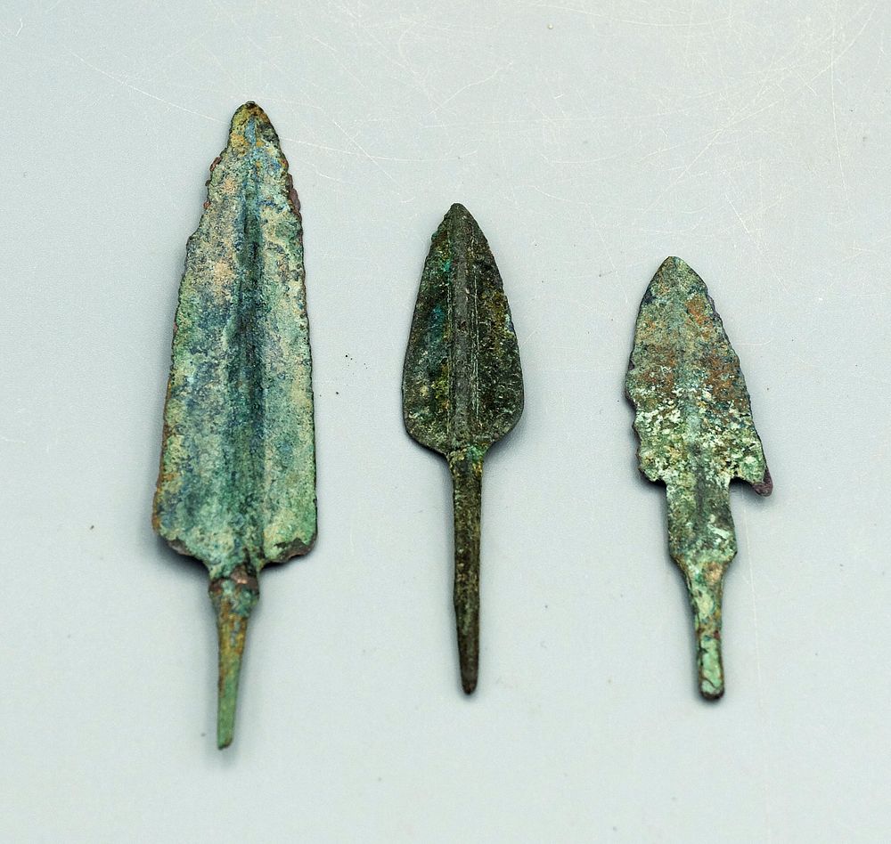 Appraisal: Bronze Luristan Arrowheads ca - BC A trio of fine