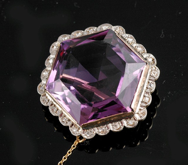 Appraisal: AN EDWARDIAN AMETHYST BROOCH The octagonal faceted amethyst of cts