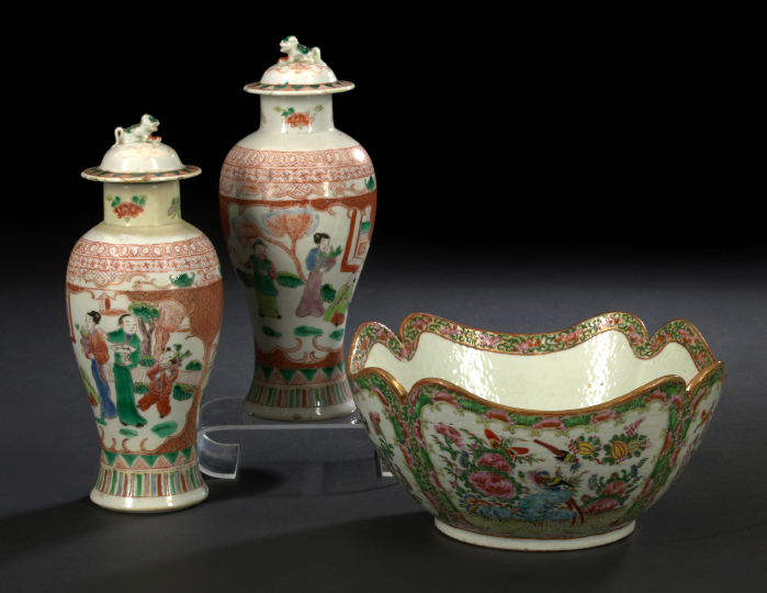 Appraisal: Pair of Chinese Export Porcelain Vases and Covers th century