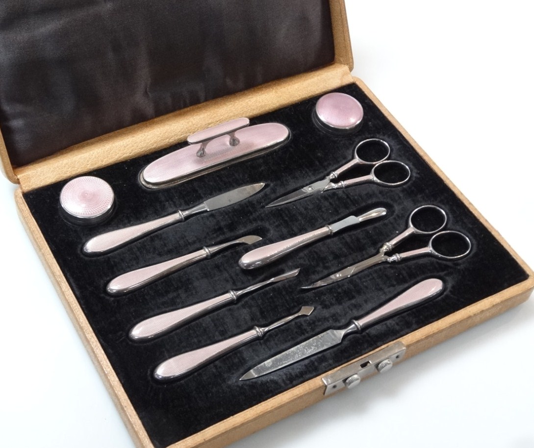 Appraisal: A mid- thC pink enamel manicure set in a pressed