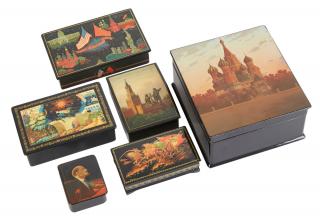 Appraisal: A GROUP OF RUSSIAN LACQUER BOXES FEATURING SOVIET THEMED COMPOSITIONS