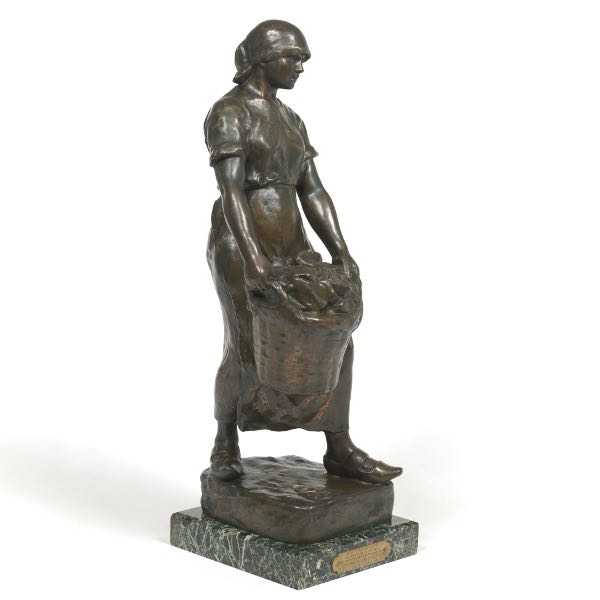 Appraisal: BRONZE STATUE OF AN OYSTER GATHERER x After one of