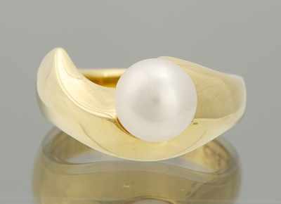 Appraisal: A Ladies' k Gold and Pearl Ring k yellow gold