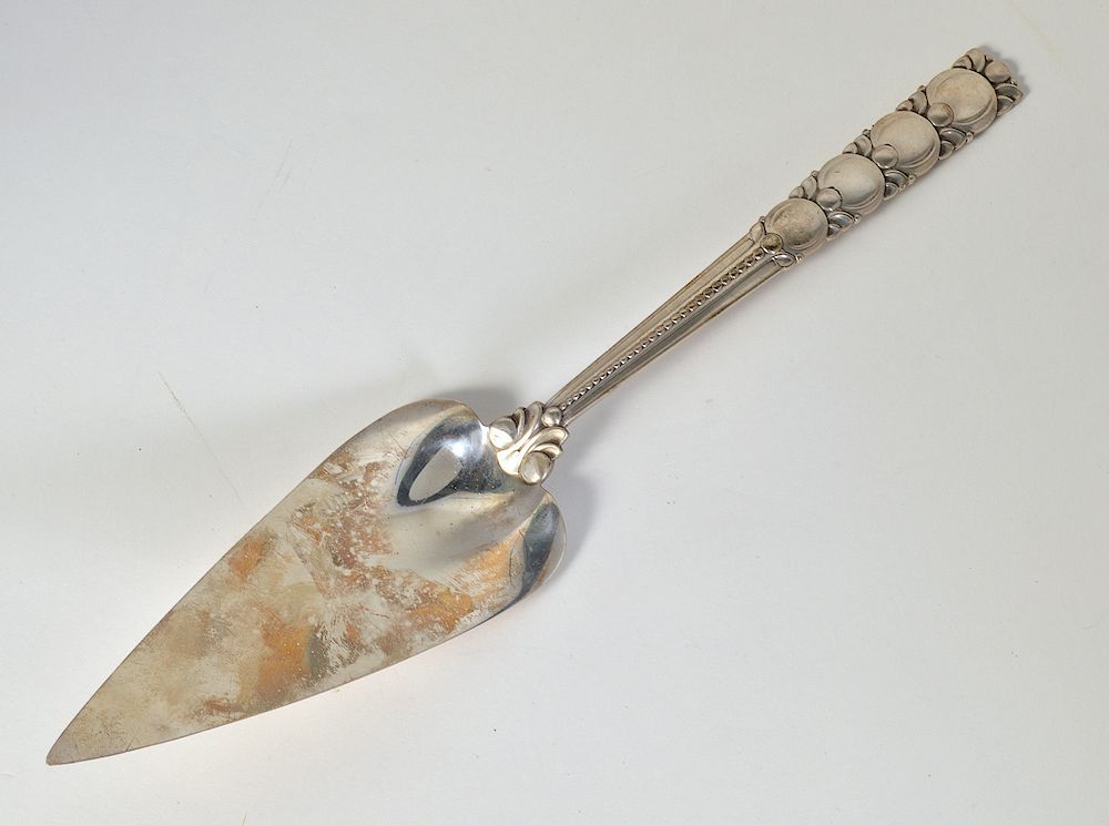 Appraisal: Tiffany Co Sterling Exposition Pie Server Sterling silver Exposition pie