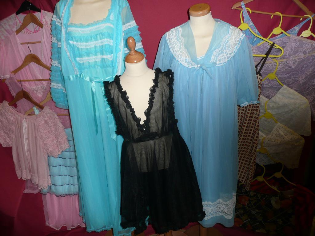 Appraisal: Glamorous vintage nylon baby doll negligee and nightdress mini petticoats