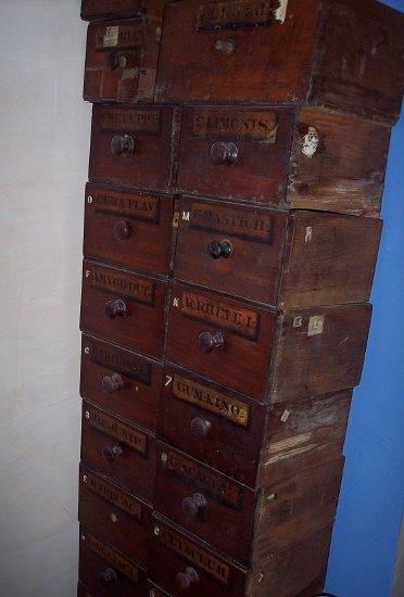 Appraisal: A large quantity of drawers from a pharmacist's cabinet most