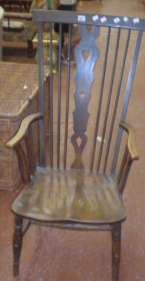 Appraisal: An elm seated Windsor armchair with pierced splat on H-shaped