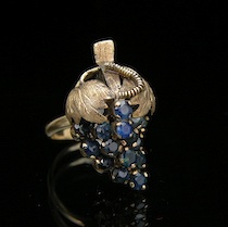 Appraisal: A Vintage Gold Sapphire Ring k yellow gold ring with