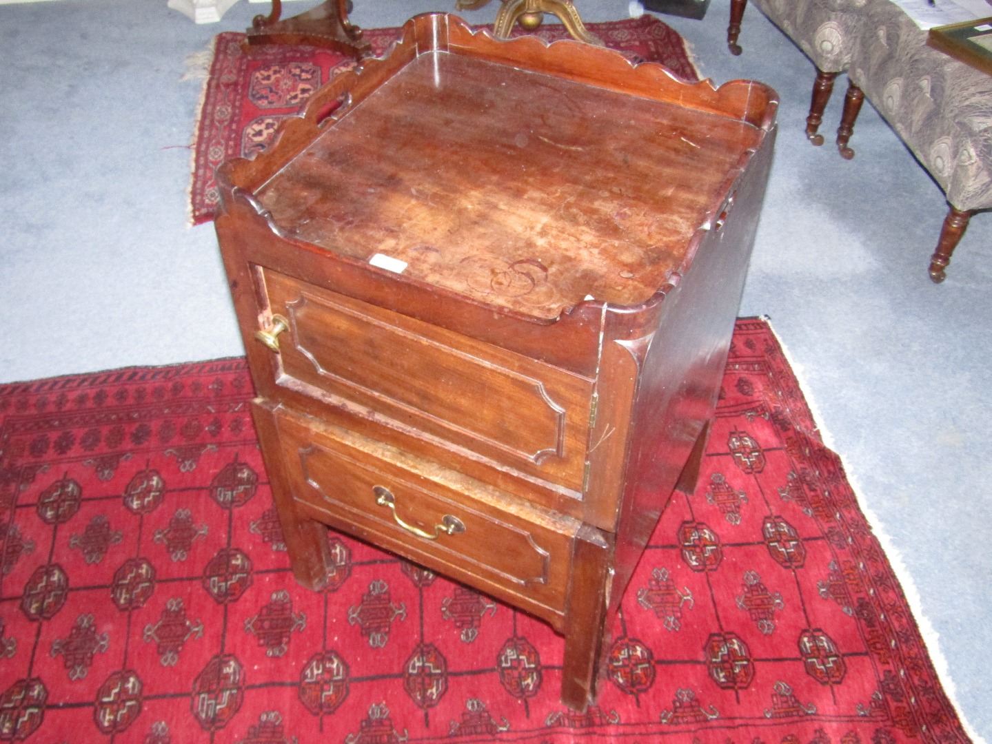 Appraisal: A George III mahogany night commode the square top with