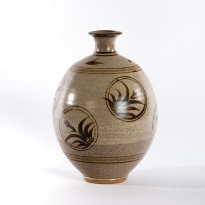 Appraisal: Henry Hammond British - a stoneware bottle vase with rust