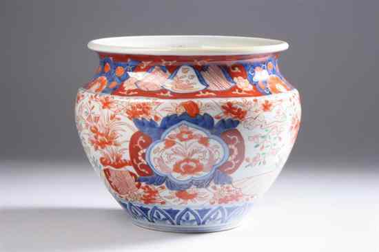 Appraisal: JAPANESE IMARI PORCELAIN JAR Meiji period Floral decoration - in